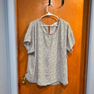DR2 XXL Black & White Abstract Leopard Print Blouse – Lightweight Short Sleeve T